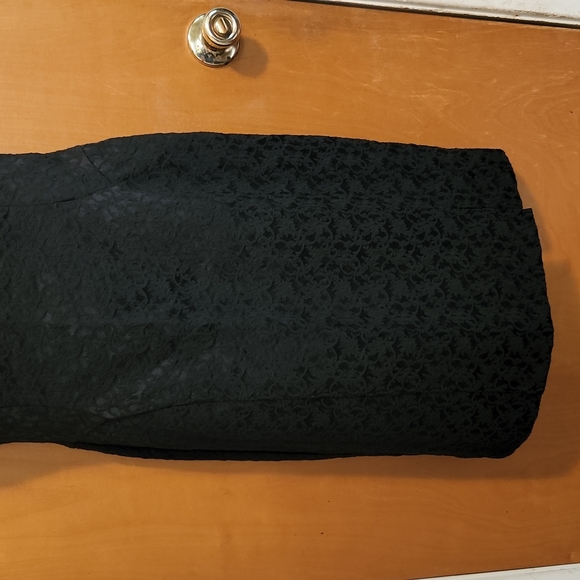 London Times Black Floral Desiner Dress Black Rose Neckline Size 10 - Picture 4 of 12